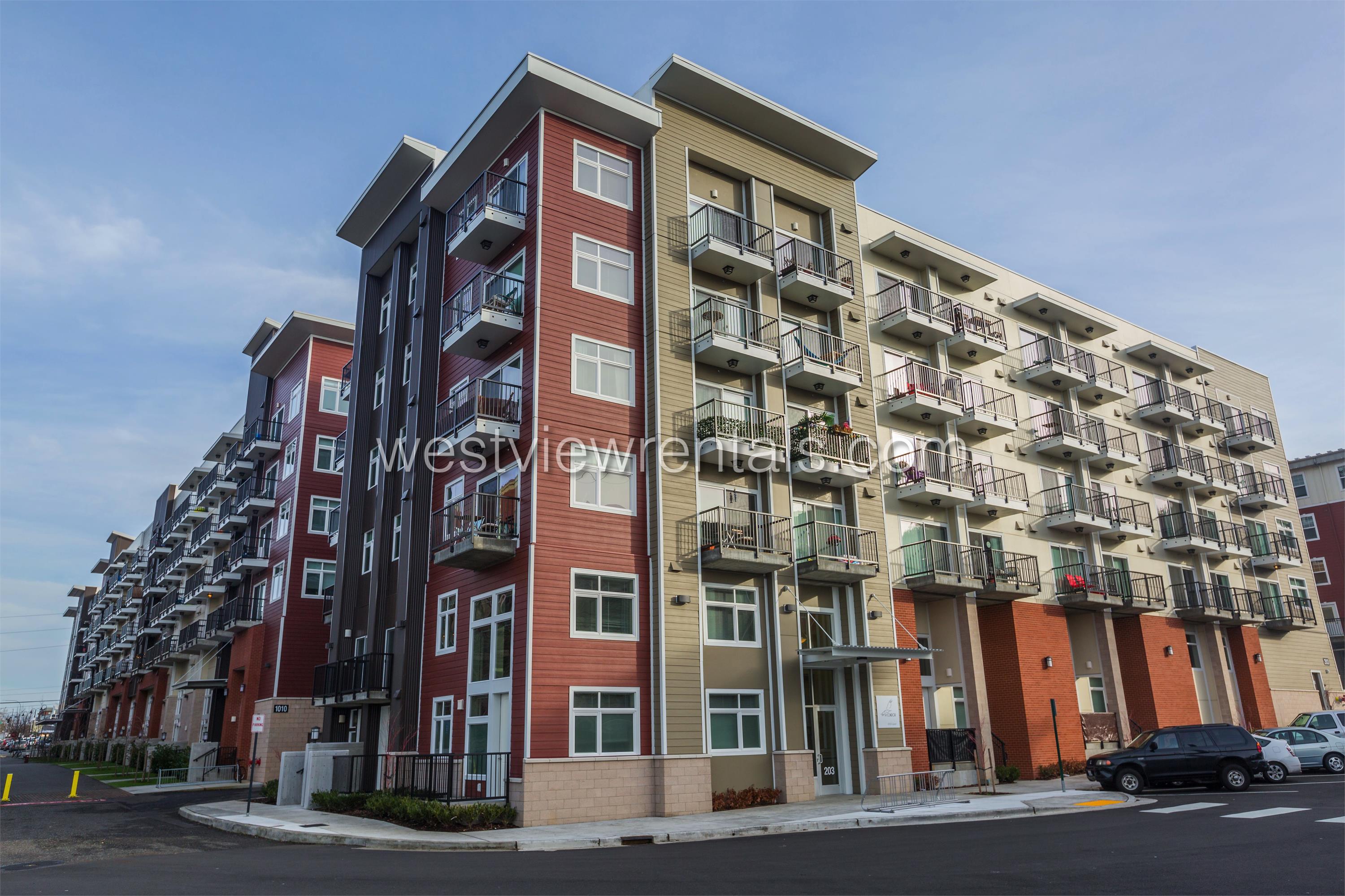 203 E Laurel Street - 208